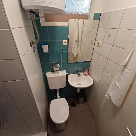 Central Studio Apartment *